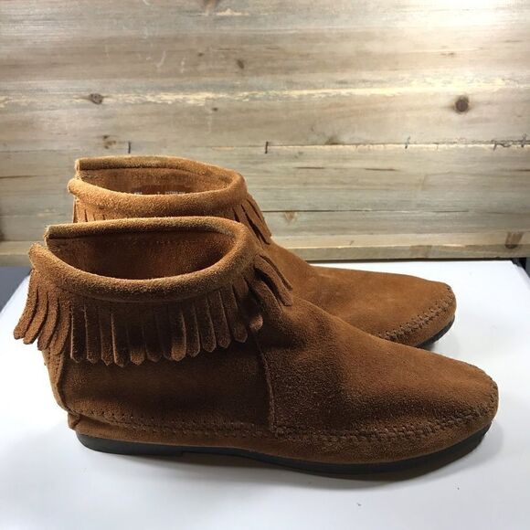 Minnetonka Back Zip Hardsole Booties - Picture 2 of 6